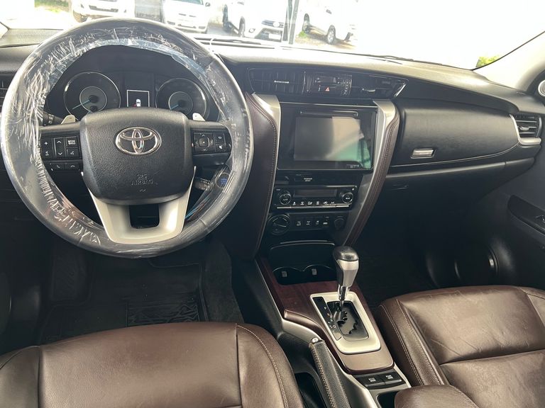 Toyota Hilux CD SRV 4x4 2.8 TDI Diesel Aut.