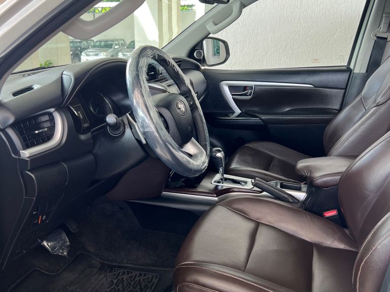 Toyota Hilux CD SRV 4x4 2.8 TDI Diesel Aut.