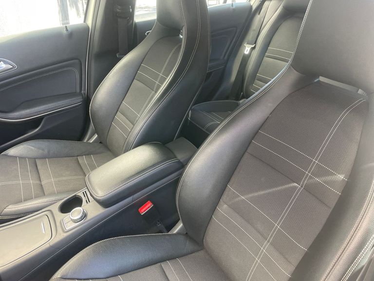 Mercedes Classe A 200 1.6 TB 16V Urban 156cv Aut.