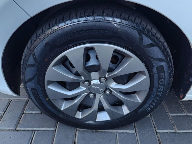 Chevrolet ONIX HATCH Joy 1.0 8V Flex 5p Mec.
