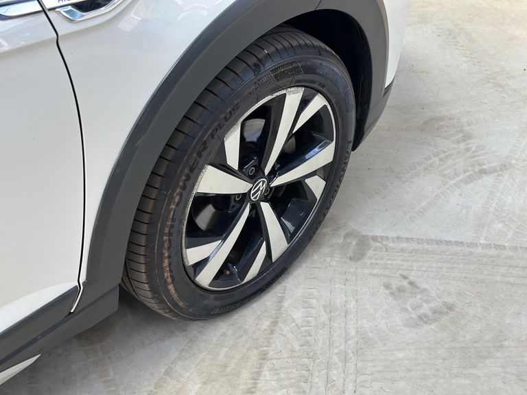 VolksWagen Nivus Highline 1.0 200 TSI Flex Aut.