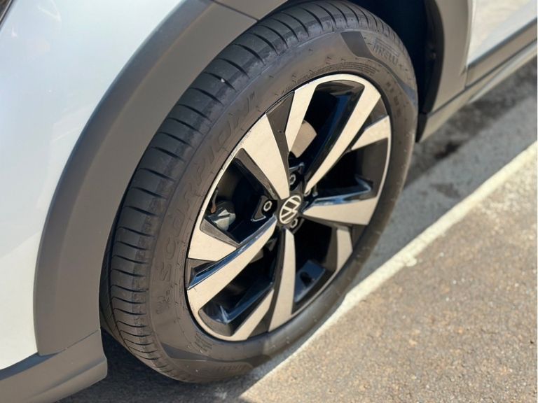 VolksWagen Nivus Highline 1.0 200 TSI Flex Aut.