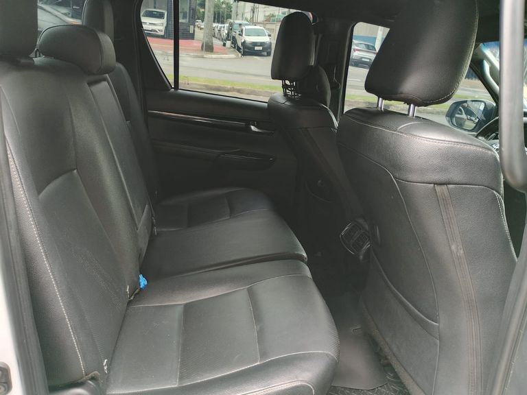 Toyota Hilux CD SRX 4x4 2.8 TDI 16V Diesel Aut.