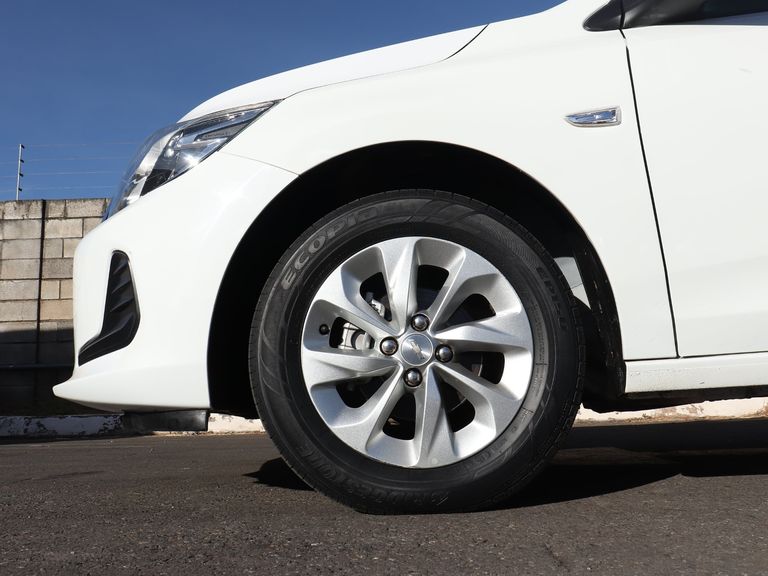 Chevrolet ONIX SEDAN Plus LT 1.0 12V Flex 4p Mec.