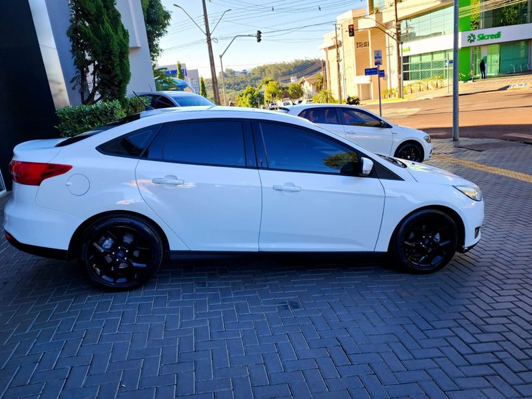 Ford Focus 2.0 16V/SE/SE Plus Flex 5p Aut.
