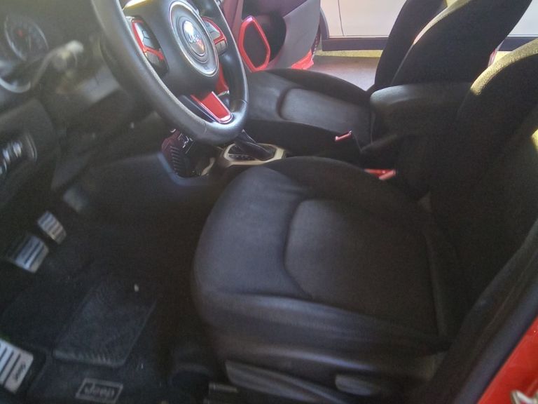 Jeep Renegade Sport 1.8 4x2 Flex 16V Aut.