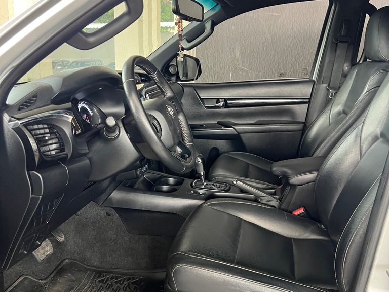 Toyota Hilux CD SRX 4x4 2.8 TDI 16V Diesel Aut.