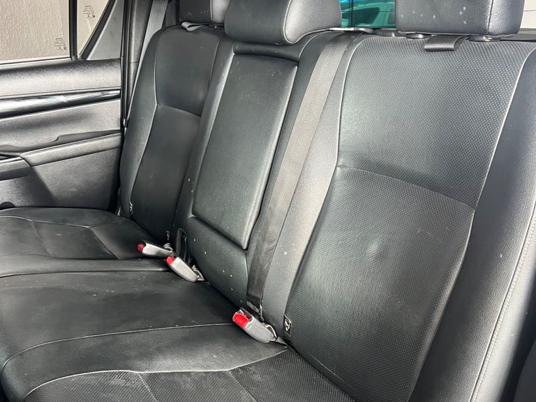 Toyota Hilux CD SRX 4x4 2.8 TDI 16V Diesel Aut.