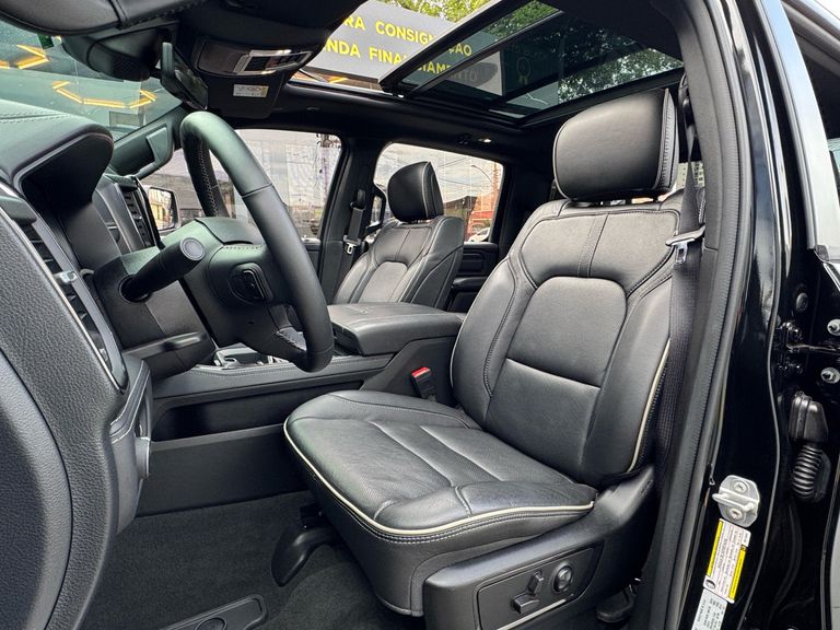 RAM 1500 LIMITED NIGHT EDITION 5.7 4x4 Aut.