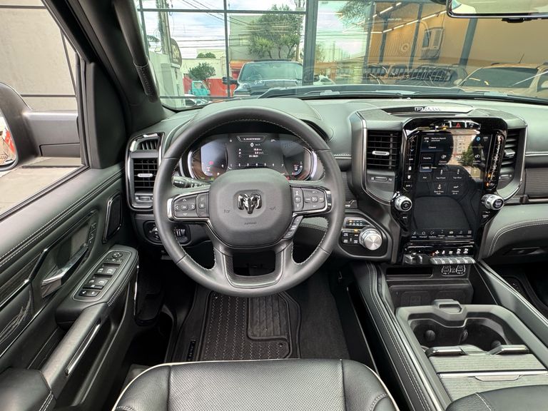 RAM 1500 LIMITED NIGHT EDITION 5.7 4x4 Aut.