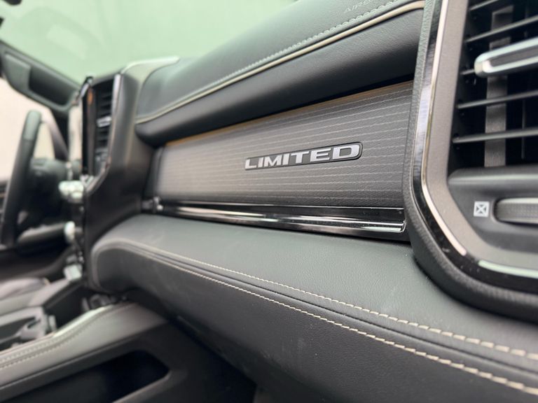 RAM 1500 LIMITED NIGHT EDITION 5.7 4x4 Aut.