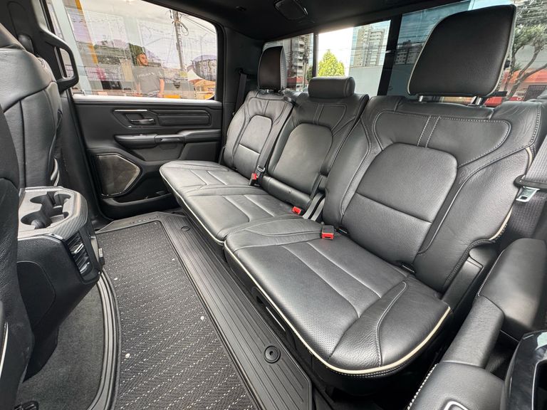 RAM 1500 LIMITED NIGHT EDITION 5.7 4x4 Aut.