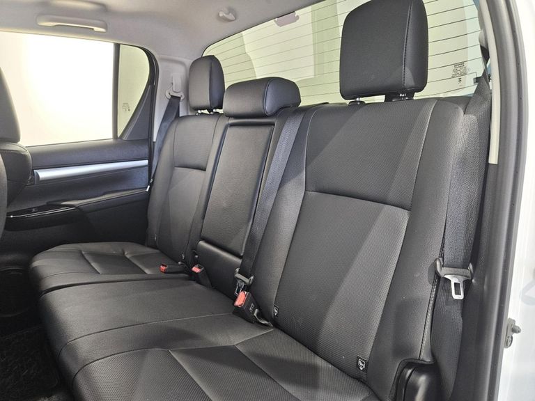 Toyota 2.8 D-4D TURBO DIESEL CD SRX 4X4 AUTOMÁTICO