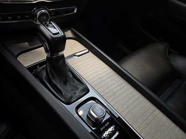 Volvo XC 60 T-5 INSCRIPTION 2.0 AWD 5p