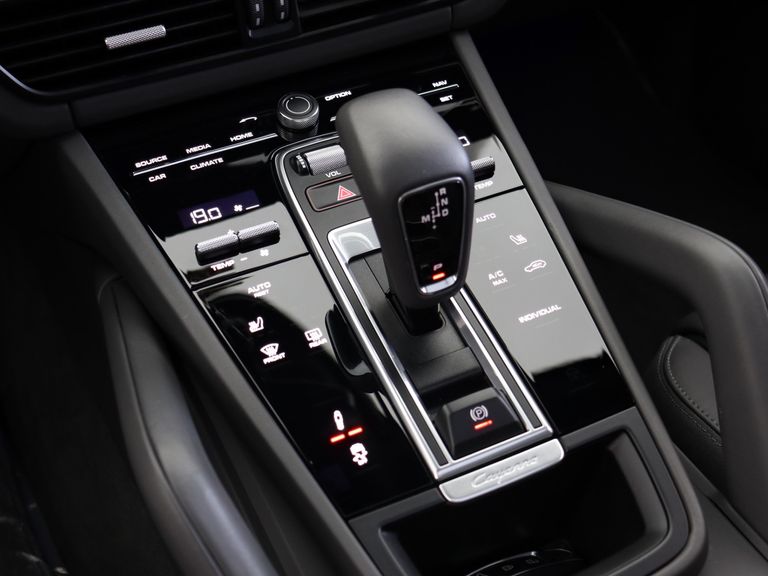 Porsche Cayenne E-Hybrid 3.0 V6 462cv