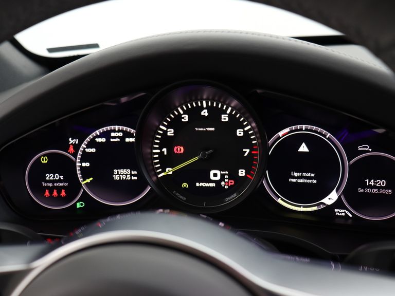 Porsche Cayenne E-Hybrid 3.0 V6 462cv
