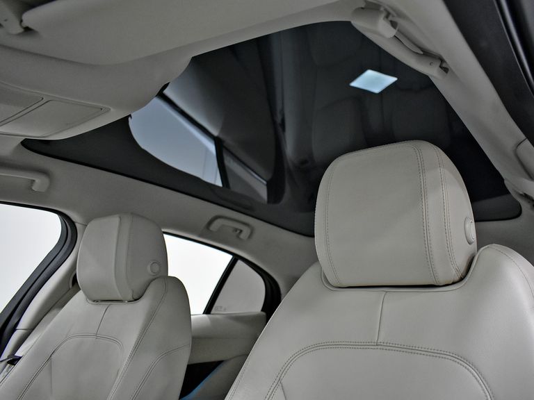 Jaguar I-Pace SE EV400 AWD Aut. (Elétrico)