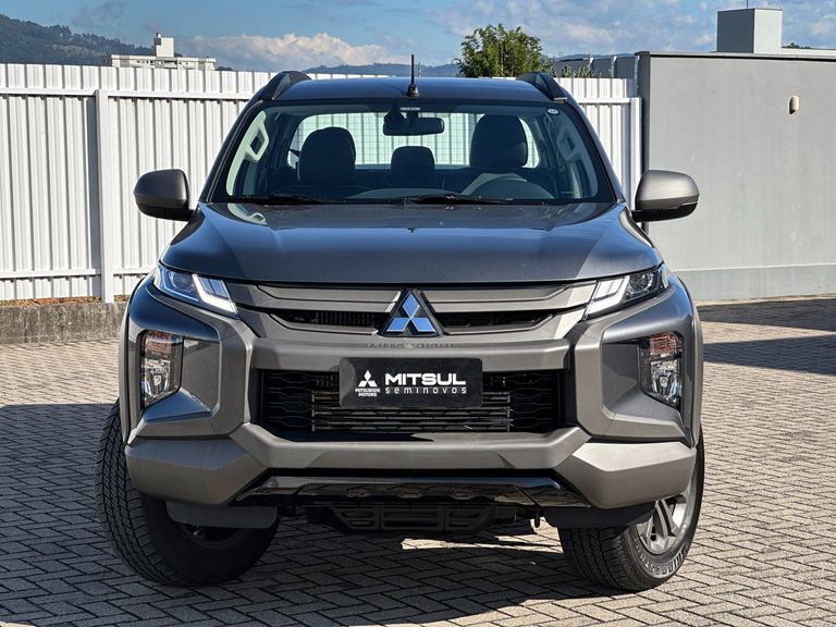 Mitsubishi L200 Tri. S. Outd. Plus 2.4 4x4 Die. Aut