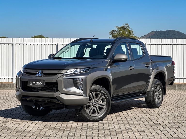 Mitsubishi L200 Tri. S. Outd. Plus 2.4 4x4 Die. Aut