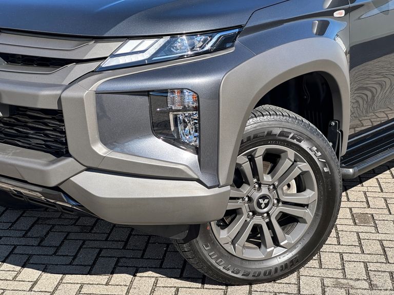 Mitsubishi L200 Tri. S. Outd. Plus 2.4 4x4 Die. Aut