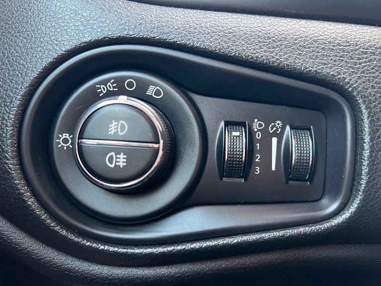 Jeep Renegade Longitude 1.8 4x2 Flex 16V Aut.