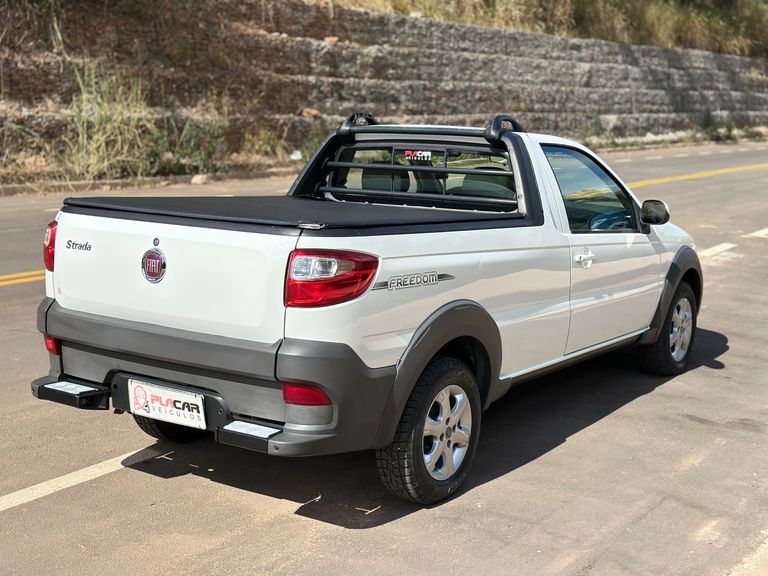 Fiat Strada Freedom 1.4 Flex 8V CS