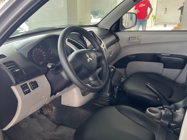 Mitsubishi L200 Triton GL 3.2 CD TB Int. Dies. Mec.