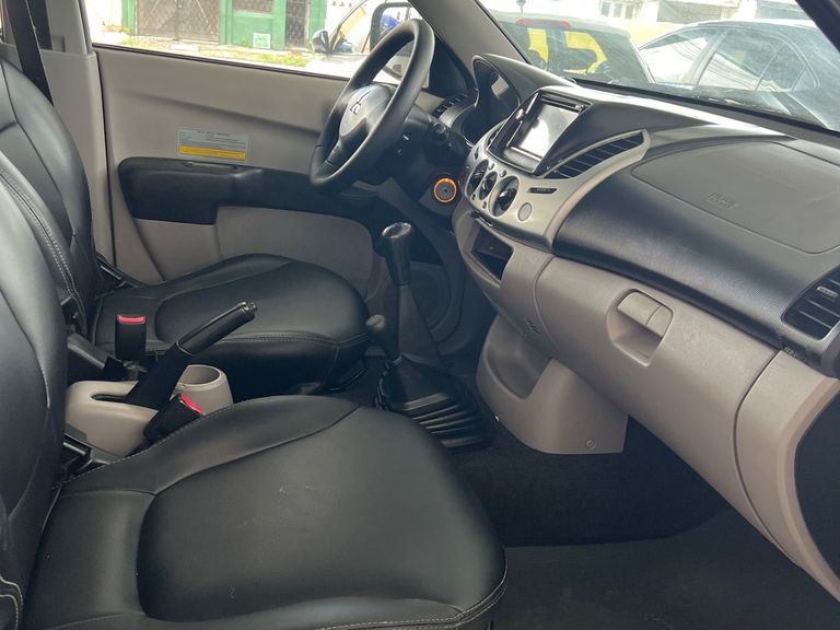 Mitsubishi L200 Triton GL 3.2 CD TB Int. Dies. Mec.