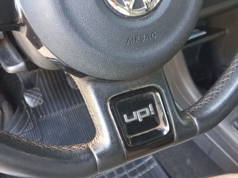 VolksWagen up! black/white/red 1.0 T. Flex 12V 5p