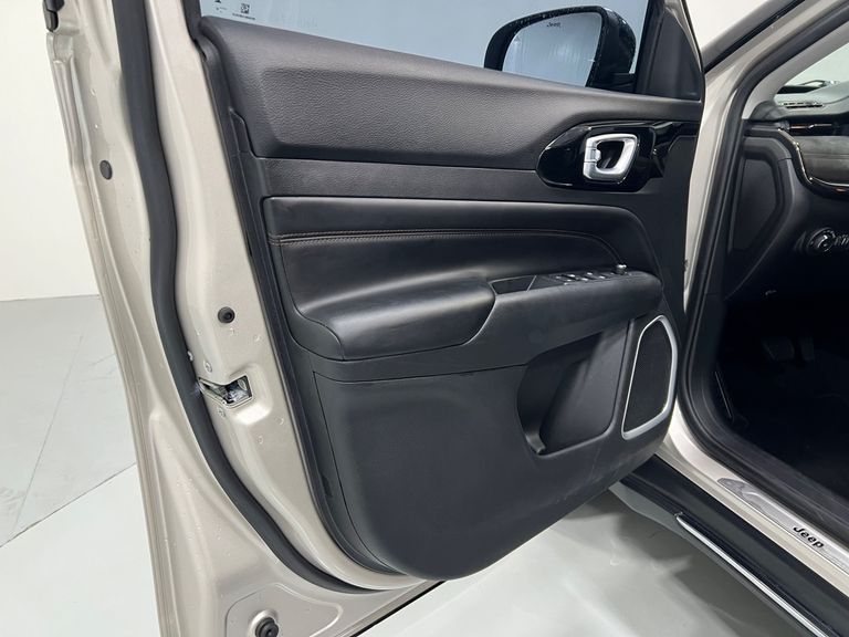 Jeep Commander Limited T270 1.3 TB Flex Aut.