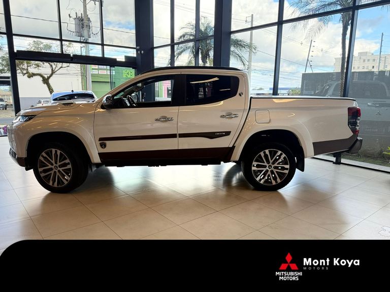 Mitsubishi L200 Tri. S.Terra HPE-S 2.4 4x4 Die. Aut