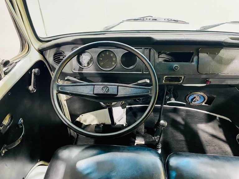 VolksWagen Kombi Standard/ Luxo/ Série Prata