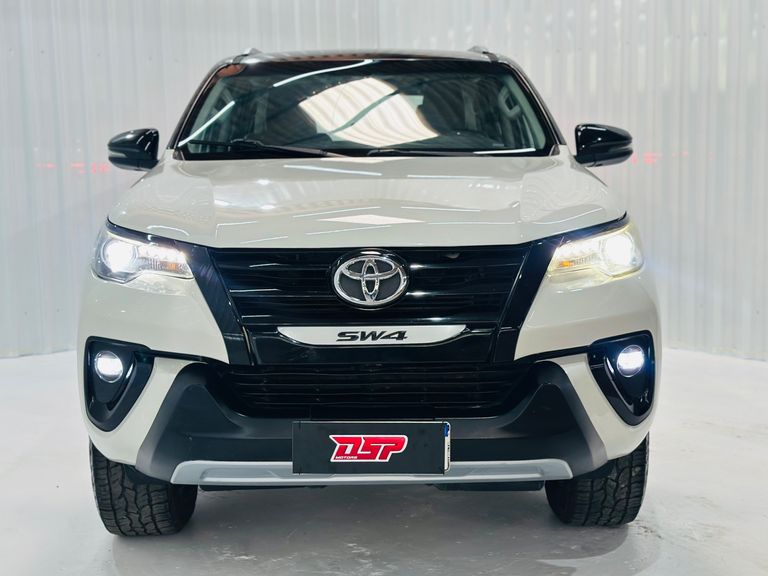 Toyota Hilux SW4 SRX 4x4 2.8 TDI 16V Dies. Aut.