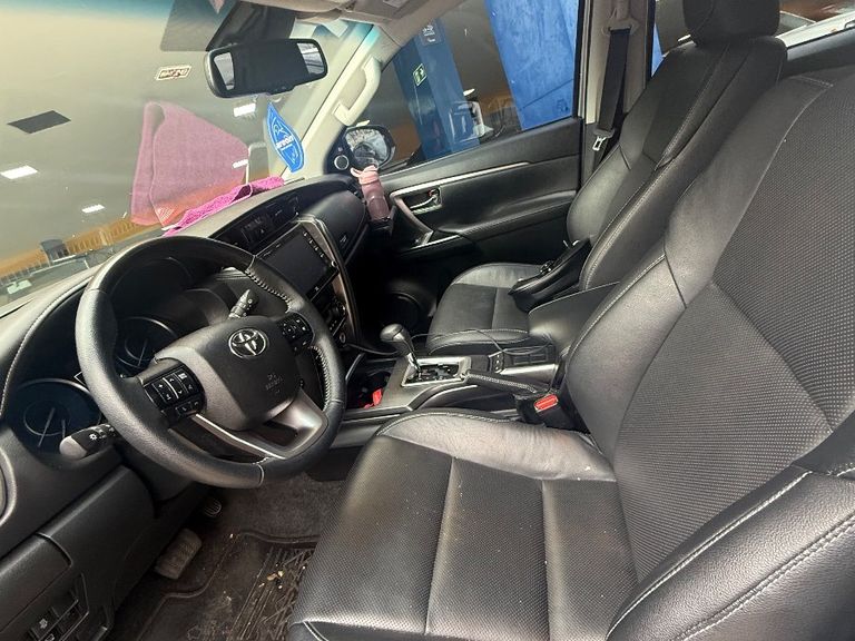 Toyota Hilux SW4 SRX 4x4 2.8 TDI 16V Dies. Aut.