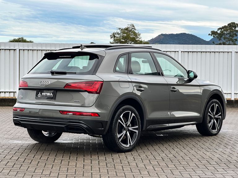 Audi Q5 S-Line Black 2.0 TFSI Quat. S-Tronic
