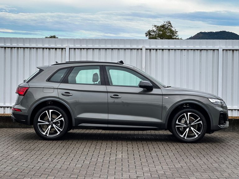 Audi Q5 S-Line Black 2.0 TFSI Quat. S-Tronic