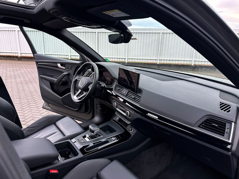 Audi Q5 S-Line Black 2.0 TFSI Quat. S-Tronic