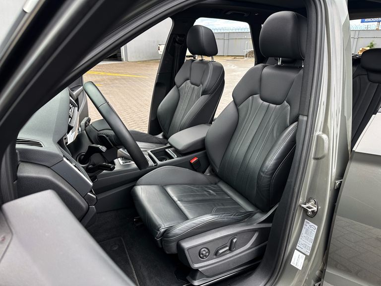 Audi Q5 S-Line Black 2.0 TFSI Quat. S-Tronic
