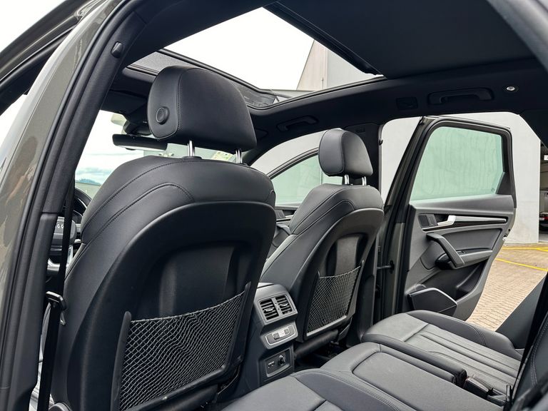 Audi Q5 S-Line Black 2.0 TFSI Quat. S-Tronic