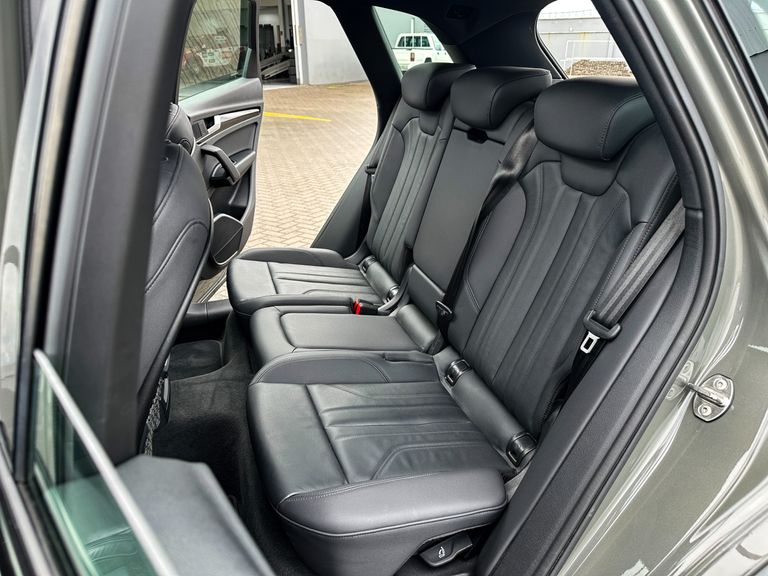 Audi Q5 S-Line Black 2.0 TFSI Quat. S-Tronic