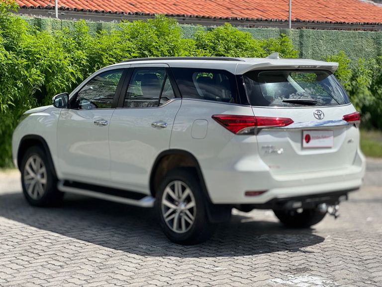 Toyota Hilux SW4 SRX 4x4 2.8 TDI 16V Dies. Aut.
