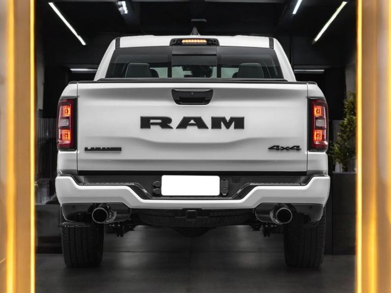 RAM 1500 LARAM. NIGHT ED. BI-TB 3.0 4x4 Aut.