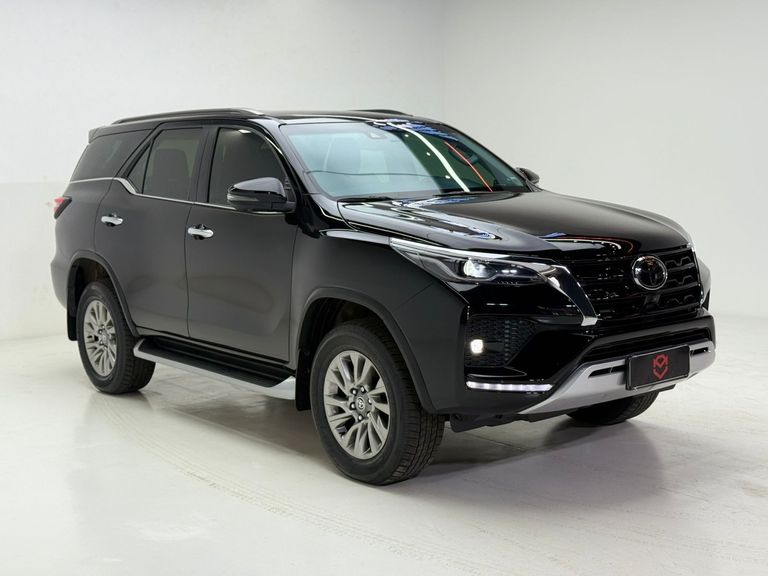 Toyota Hilux SW4 SRX 4x4 2.8 TDI 16V Dies. Aut.