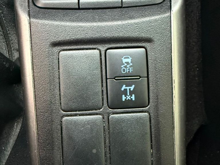 Toyota Hilux SW4 SRX 4x4 2.8 TDI 16V Dies. Aut.