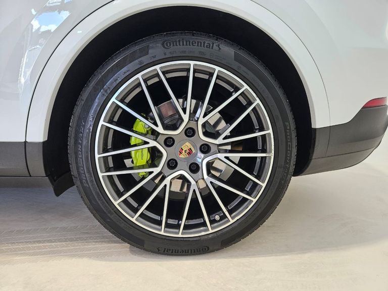 Porsche Cayenne Coupe E-Hybrid 3.0 V6 462cv