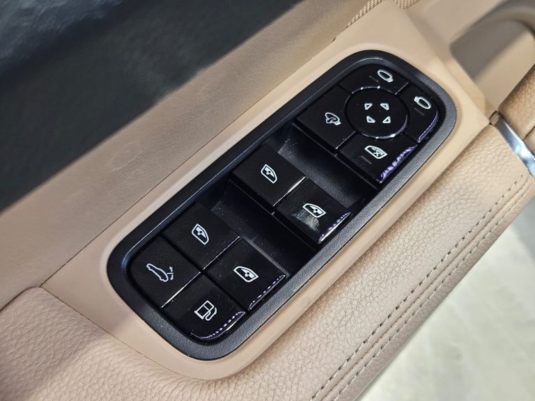 Porsche Cayenne Coupe E-Hybrid 3.0 V6 462cv