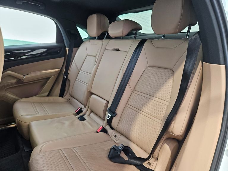 Porsche Cayenne Coupe E-Hybrid 3.0 V6 462cv