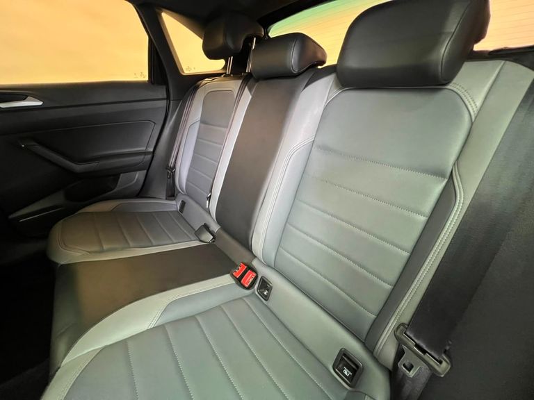 VolksWagen Nivus Highline 1.0 200 TSI Flex Aut.