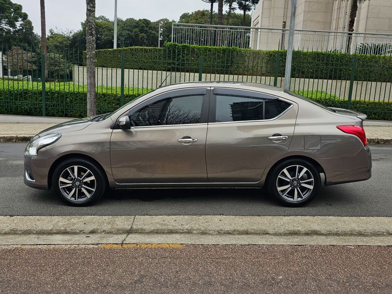 Nissan VERSA SL 1.6 16V FlexStart 4p Aut.