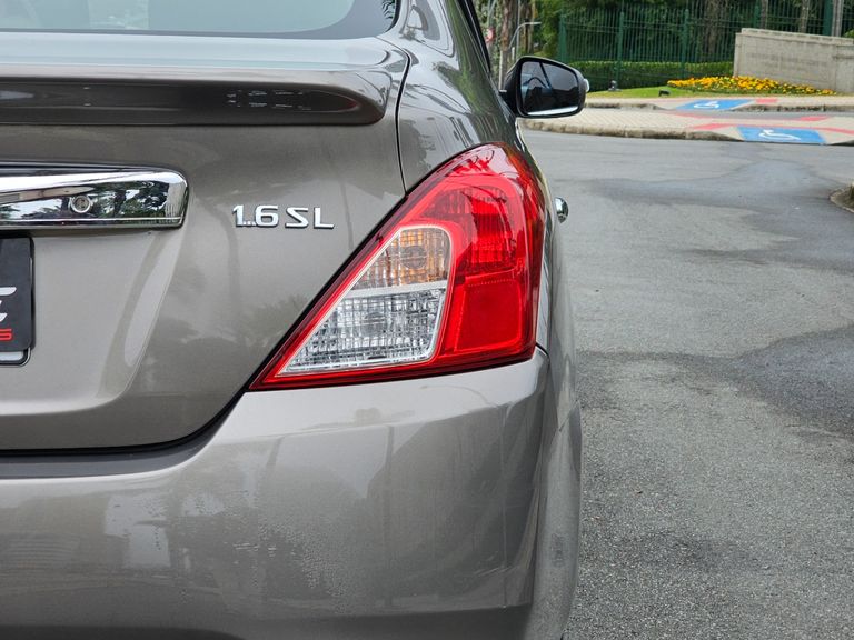 Nissan VERSA SL 1.6 16V FlexStart 4p Aut.